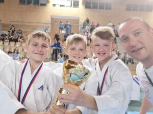 Dečki s Sotle najboljši kata tim – državni prvaki v Sloveniji med mlajšimi kadeti v letu 2022 – Filip Lotrič, Tilen Prah in Leon Sodin