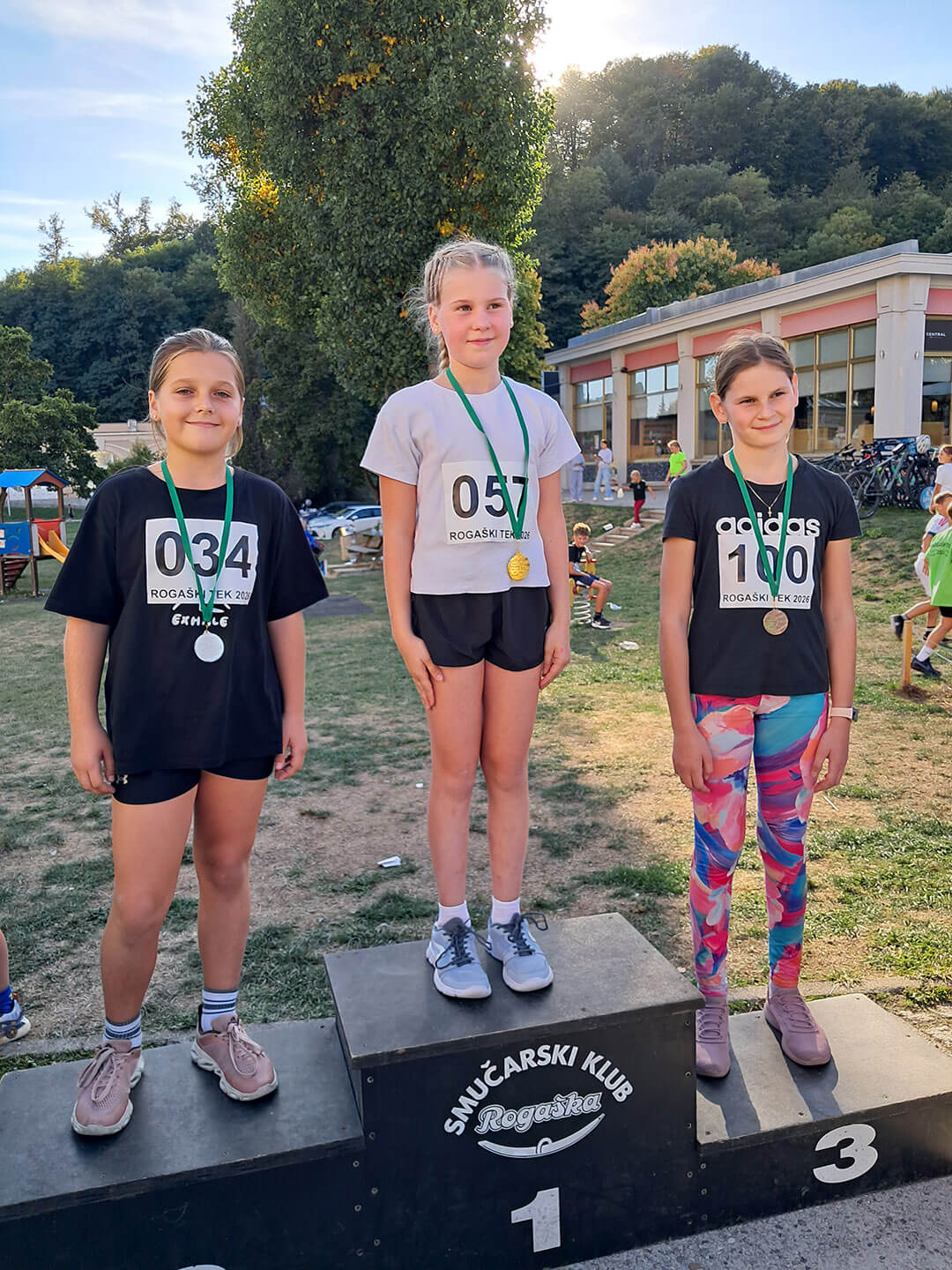 Dekleta 5. razred: 1. Kristina Stojnšek, 2. Zala Jančič, 3. Ana Kralj.