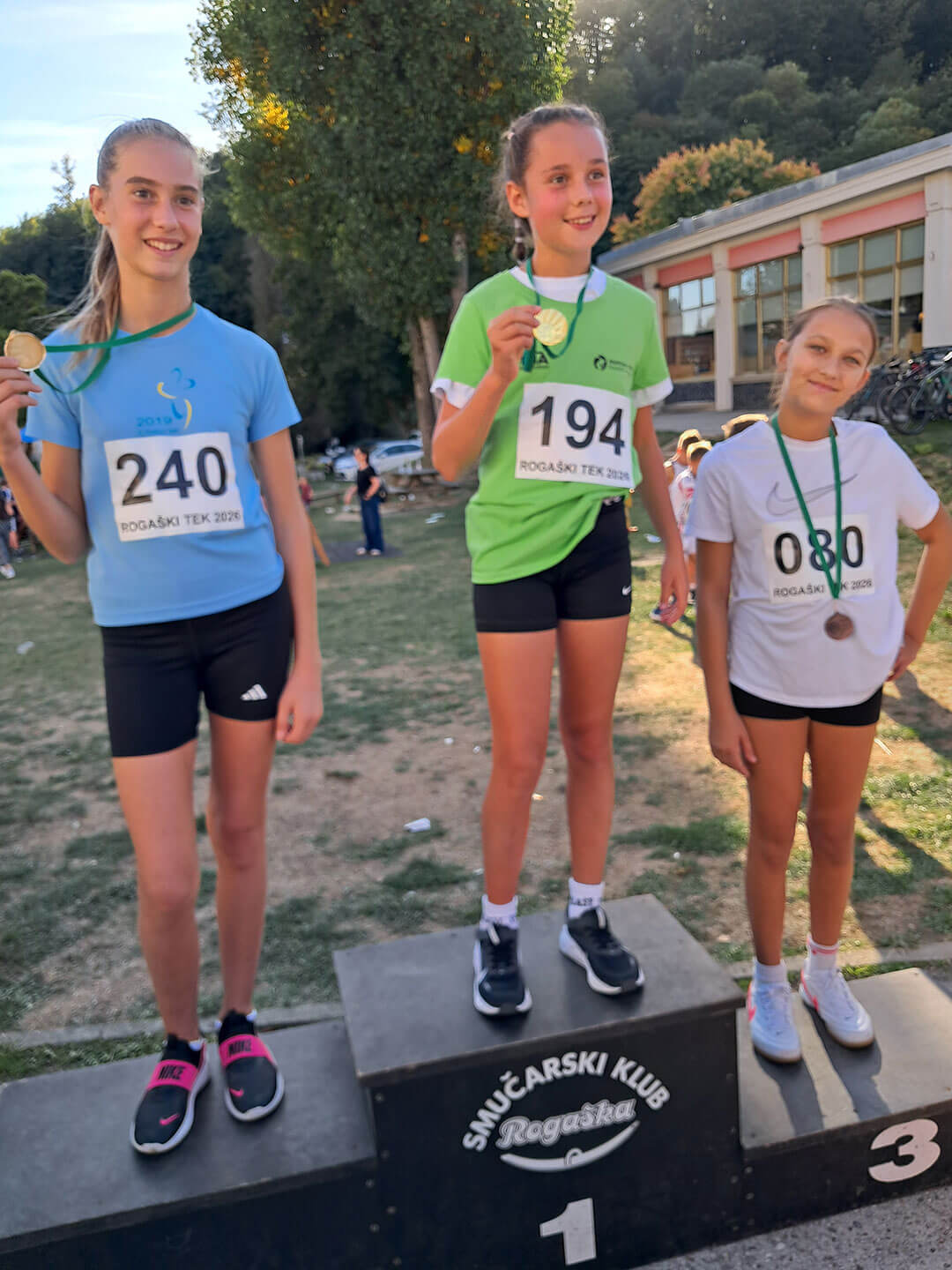 Dekleta 6. razred: 1. Vanna Vilk Petanjek, 2. Eva Vodušek, 3. Vita Krivec.