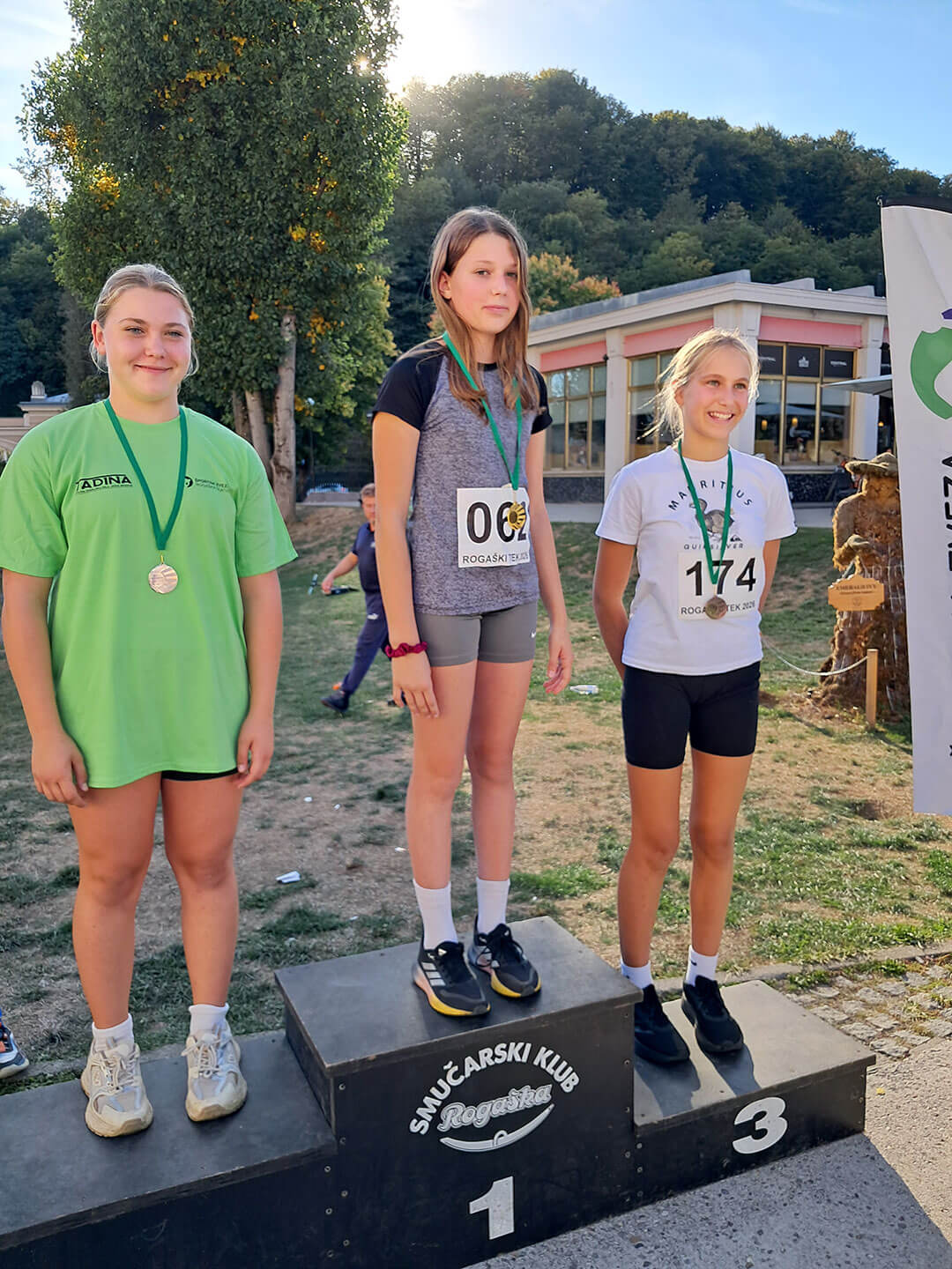 Dekleta 7. razred: 1. Karolina Stojnšek, 2. Maruša Ogrinc, 3. Klara Bukovšek.
