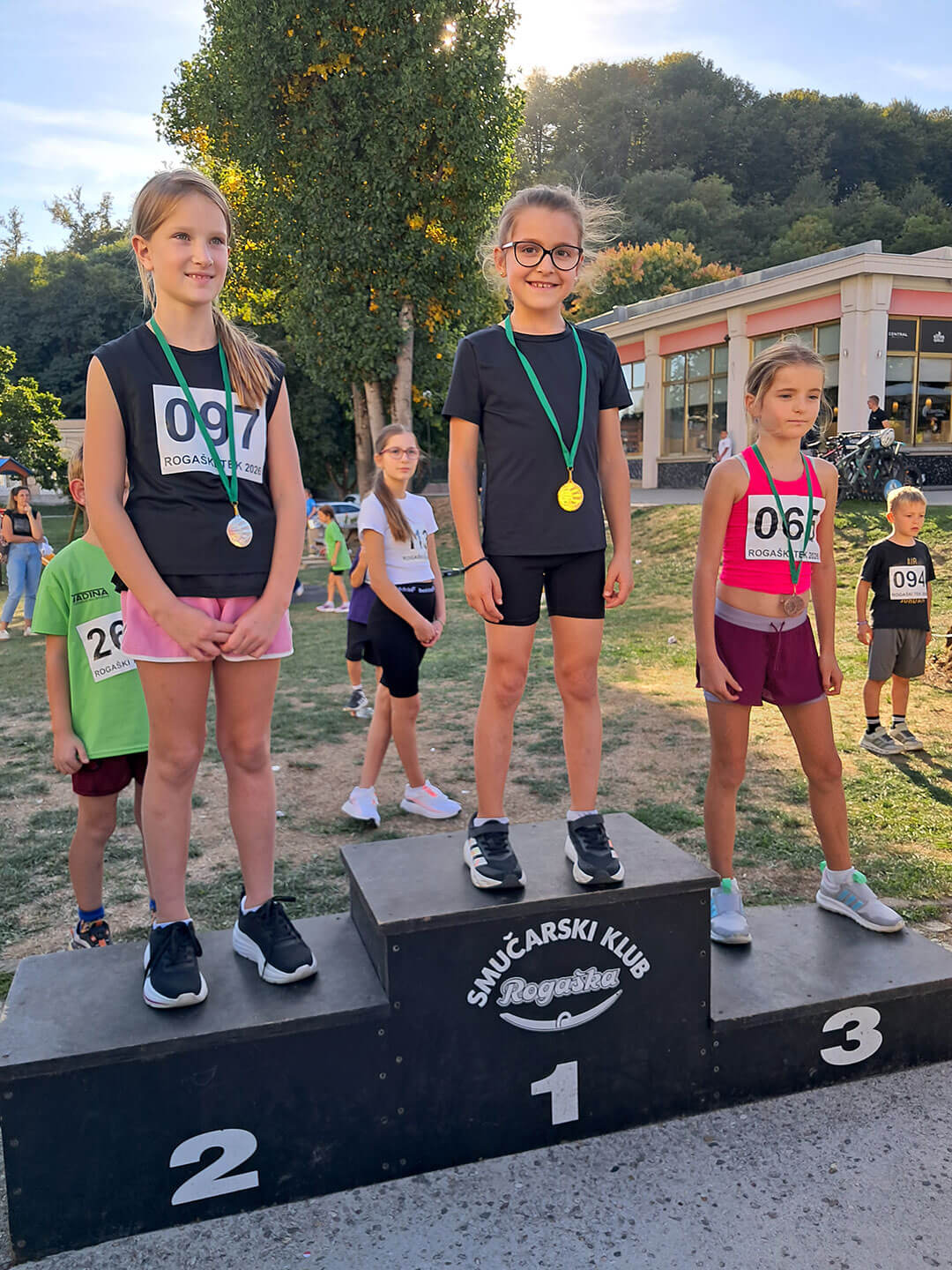Dekleta do 3. razreda: 1. Daša Vouk, 2. Gaja Pevec, 3. Glorija Junež.